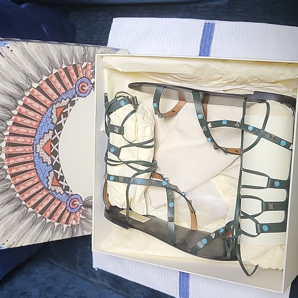 Summer Sandalia valentino dark green with blue stones size 6